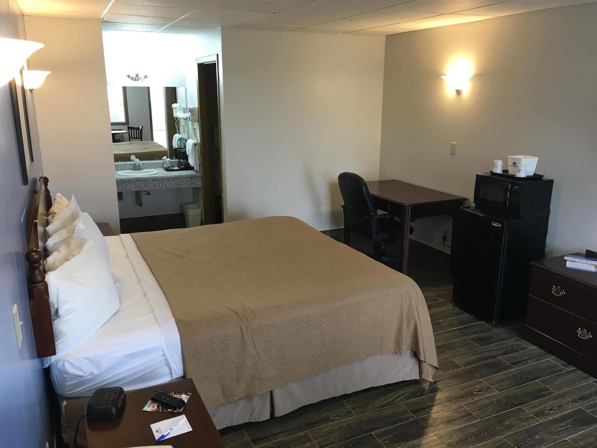 Americas Best Value Inn-Celina Bagian luar foto